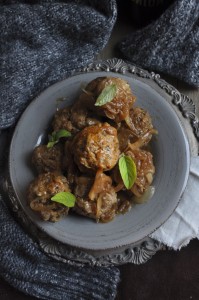 Beer-braised Meatballs – Comfort food at its best! Beer-braised Meatballs