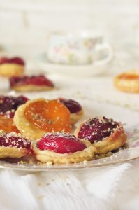 Summer Fruit Tarts – mouthfuls of joy! Summer Fruit Tarts