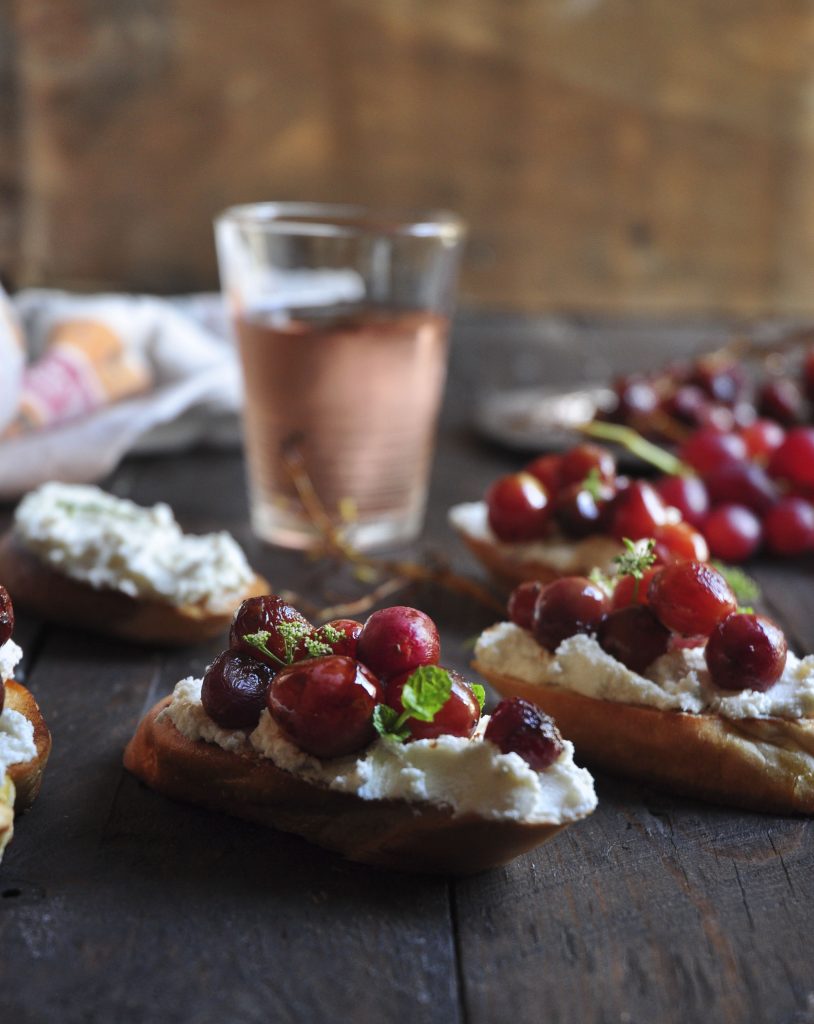 Goats cheese Crostini with roasted Grapes