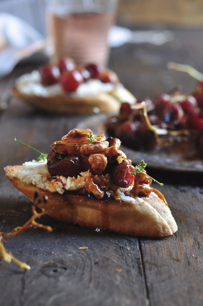 Goats cheese Crostini with roasted Grapes